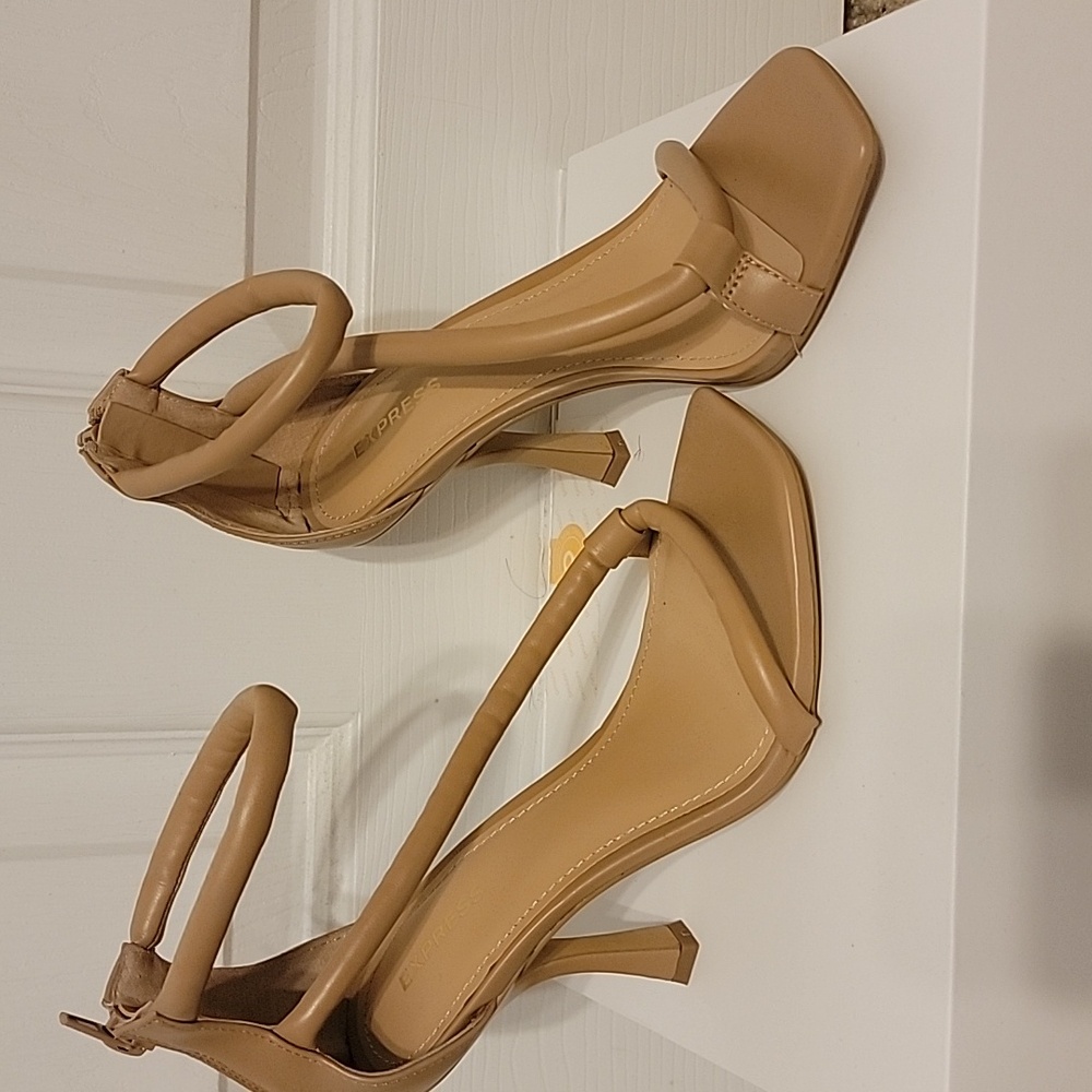 Elegant Tan Women's Heels